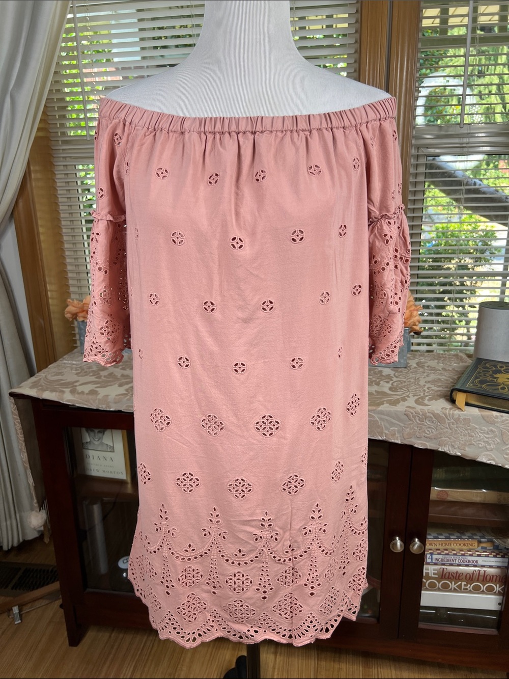 Madewell Eyelet Off-the-Shoulder Dress Dusty Rose Pink Lace Scalloped Size 6 - Picture 4 of 8